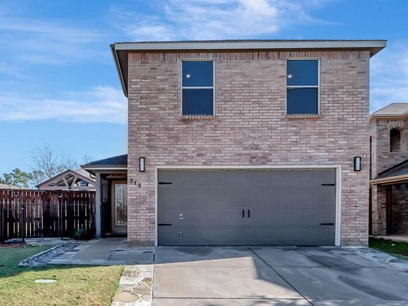 716  River Hill Lane , Fort Worth Texas 76114