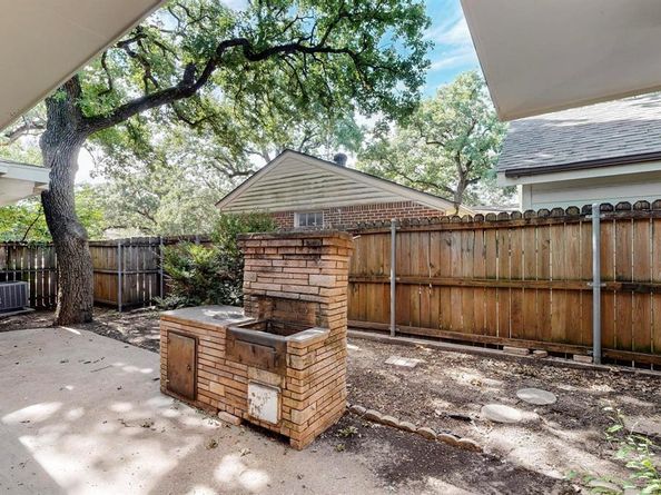 1441  Hawley Lane , Dallas Texas 75217