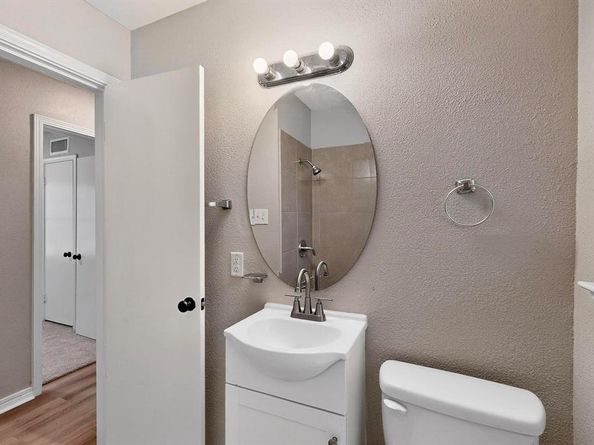 1441  Hawley Lane , Dallas Texas 75217