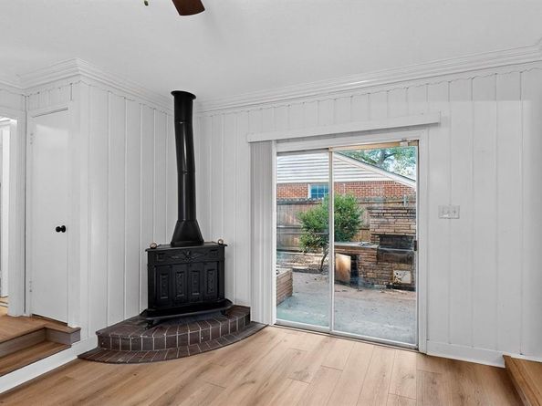 1441  Hawley Lane , Dallas Texas 75217