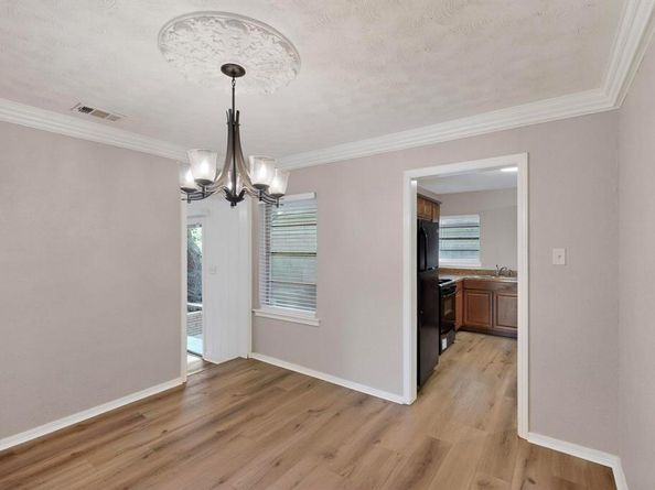 1441  Hawley Lane , Dallas Texas 75217