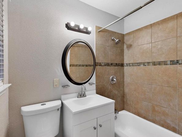 1441  Hawley Lane , Dallas Texas 75217