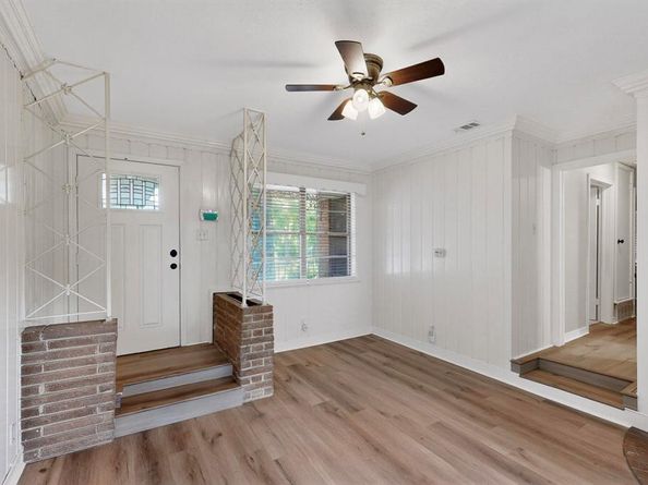1441  Hawley Lane , Dallas Texas 75217