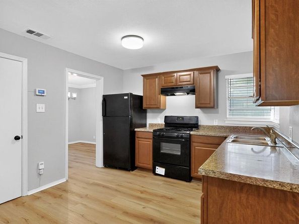 1441  Hawley Lane , Dallas Texas 75217