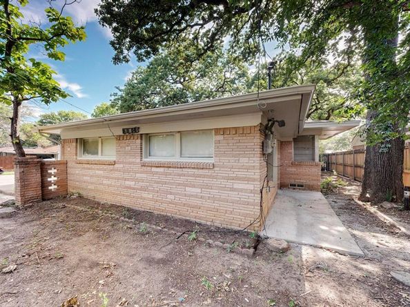1441  Hawley Lane , Dallas Texas 75217