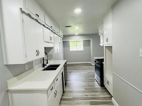 849  Russell Lane , Bedford Texas 76022