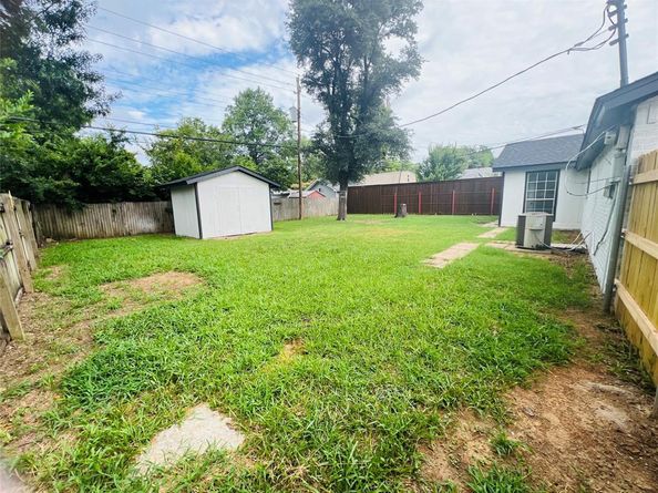 849  Russell Lane , Bedford Texas 76022
