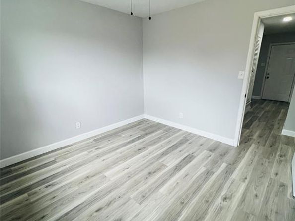 849  Russell Lane , Bedford Texas 76022
