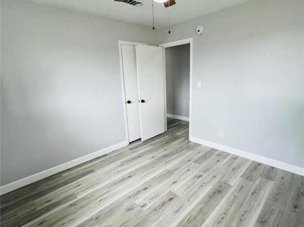 849  Russell Lane , Bedford Texas 76022