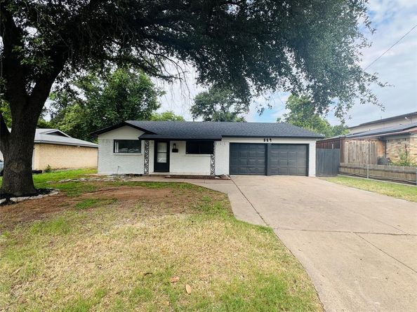 849  Russell Lane , Bedford Texas 76022