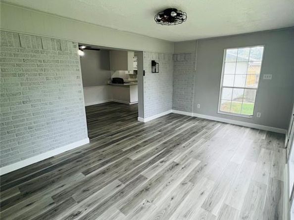 849  Russell Lane , Bedford Texas 76022
