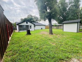 849  Russell Lane , Bedford Texas 76022