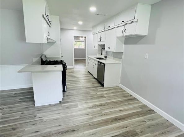 849  Russell Lane , Bedford Texas 76022
