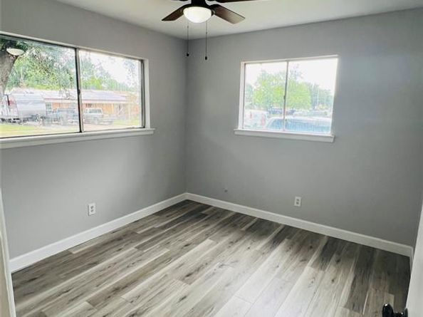 849  Russell Lane , Bedford Texas 76022