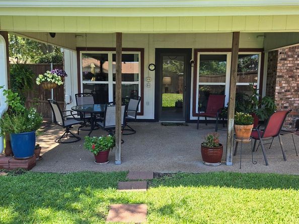 593  Julia Court , Lewisville Texas 75067