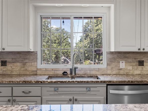 3315  Curry Road , Arlington Texas 76001