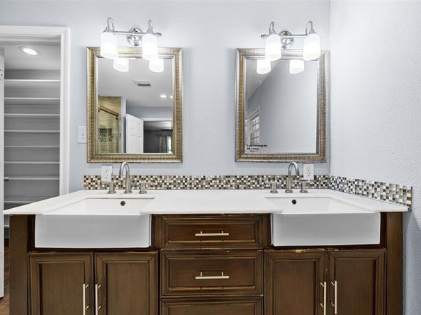 3315  Curry Road , Arlington Texas 76001