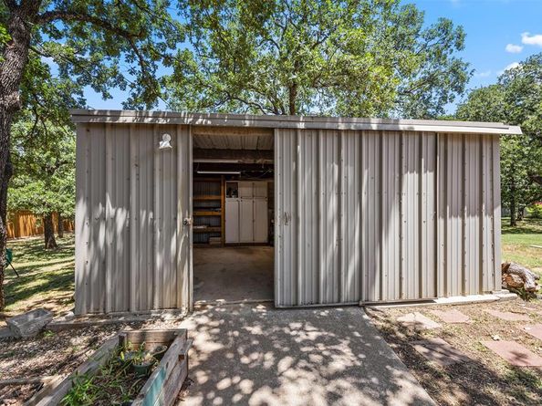3315  Curry Road , Arlington Texas 76001
