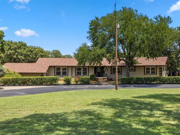 3315  Curry Road , Arlington Texas 76001
