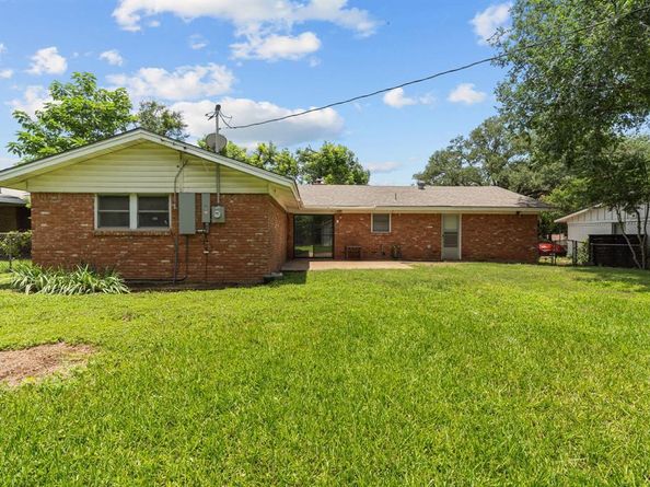 1021  Blue Lake Drive , Fort Worth Texas 76103