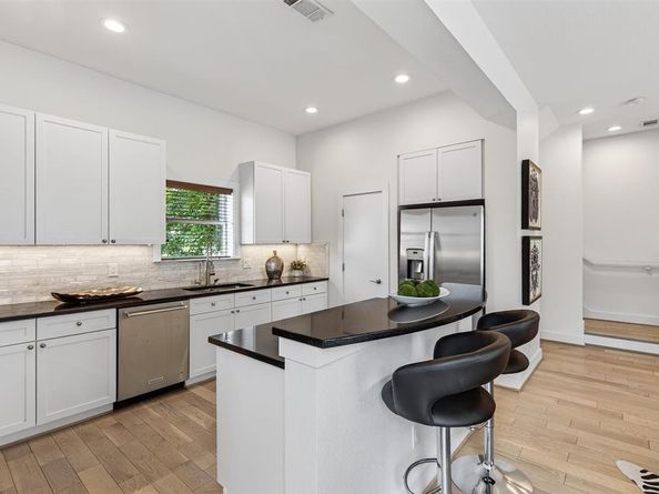 4830  Cedar Springs Road  27, Dallas Texas 75219