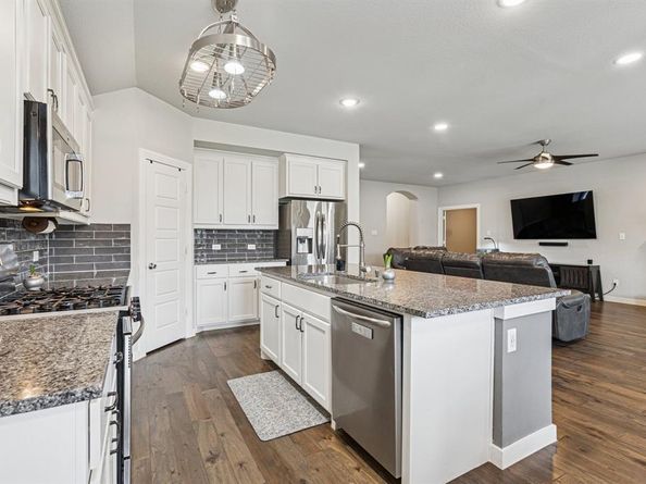 1813  Drover Creek Road , Aubrey Texas 76227