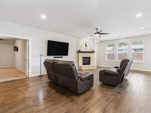 1813  Drover Creek Road , Aubrey Texas 76227