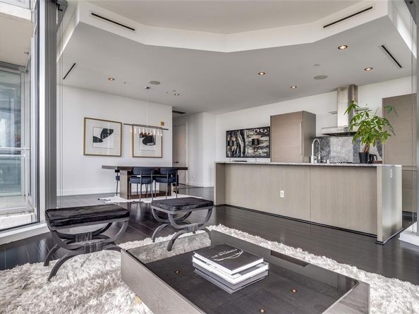 2900  Mckinnon Street  1204, Dallas Texas 75201