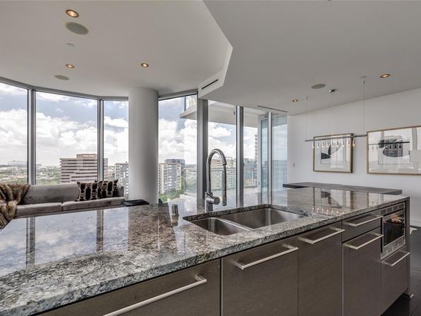 2900  Mckinnon Street  1204, Dallas Texas 75201