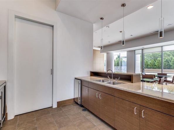 2900  Mckinnon Street  1204, Dallas Texas 75201