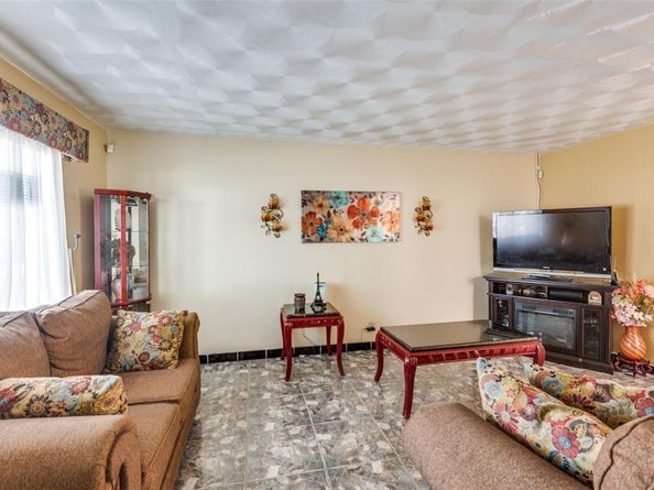 1811  Fairfax Lane , Carrollton Texas 75006