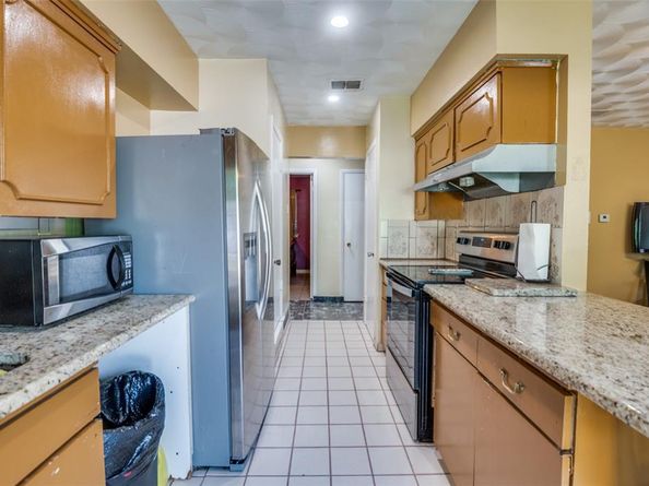 1811  Fairfax Lane , Carrollton Texas 75006