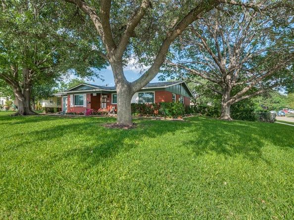 1811  Fairfax Lane , Carrollton Texas 75006
