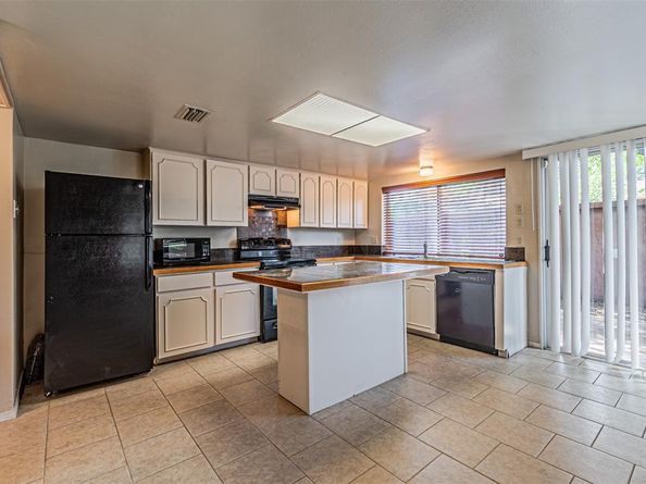 3626  Holly Tree Trail , Garland Texas 75044
