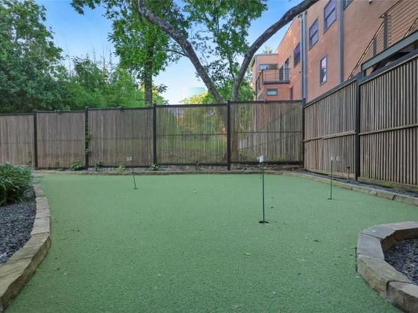 2935  Magnolia Hill Court , Dallas Texas 75201