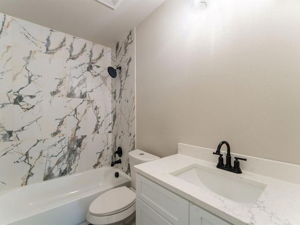 2929  Angle Avenue , Fort Worth Texas 76106