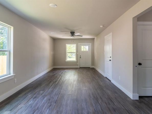 2929  Angle Avenue , Fort Worth Texas 76106
