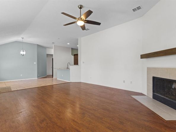 304 E Clover Park Drive , Fort Worth Texas 76140