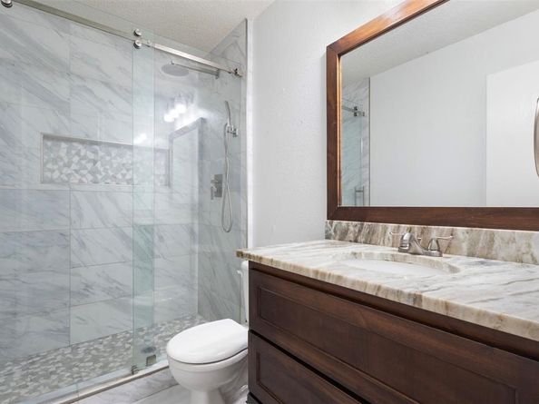 304 E Clover Park Drive , Fort Worth Texas 76140