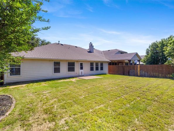 304 E Clover Park Drive , Fort Worth Texas 76140