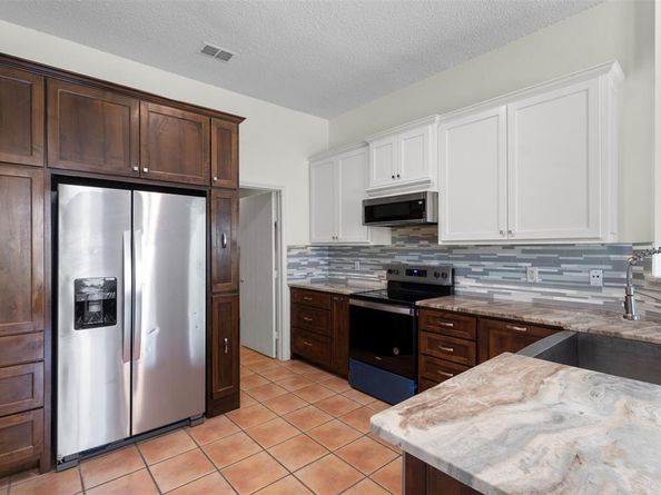 304 E Clover Park Drive , Fort Worth Texas 76140