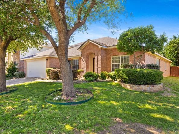 304 E Clover Park Drive , Fort Worth Texas 76140