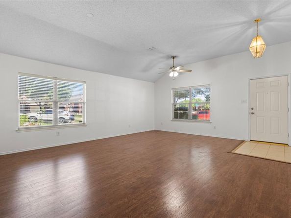304 E Clover Park Drive , Fort Worth Texas 76140