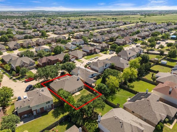 304 E Clover Park Drive , Fort Worth Texas 76140