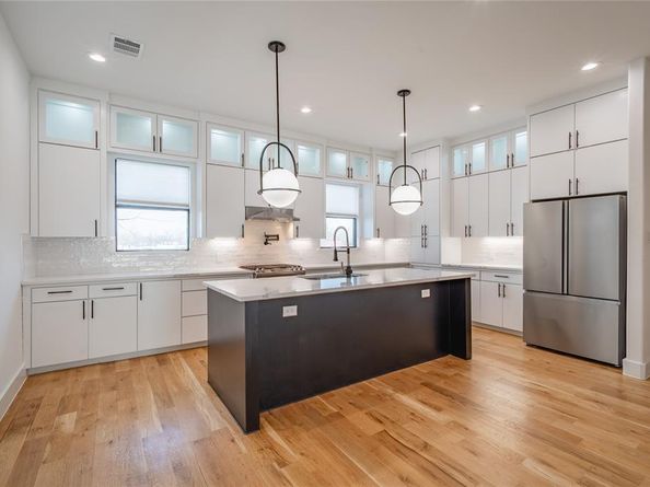 510  Avenue L  , Dallas Texas 75203