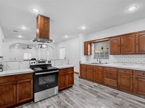 1807  Ash Crescent Street , Fort Worth Texas 76104
