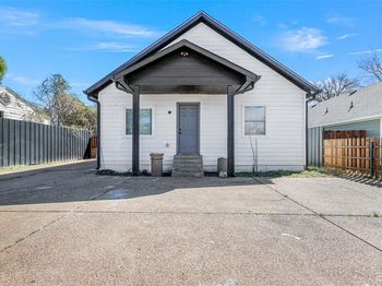 1807  Ash Crescent Street 