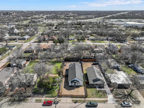 1807  Ash Crescent Street , Fort Worth Texas 76104