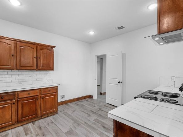 1807  Ash Crescent Street , Fort Worth Texas 76104