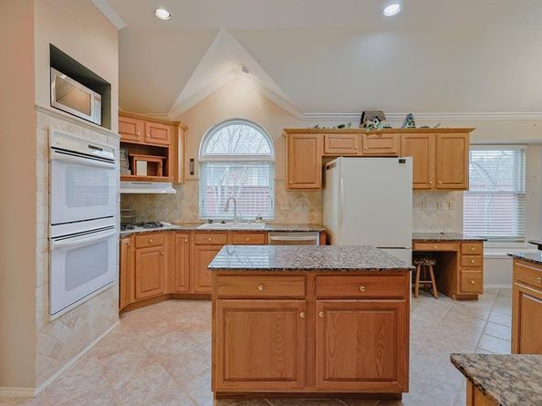 1624  Knoll Ridge Circle , Corinth Texas 76210